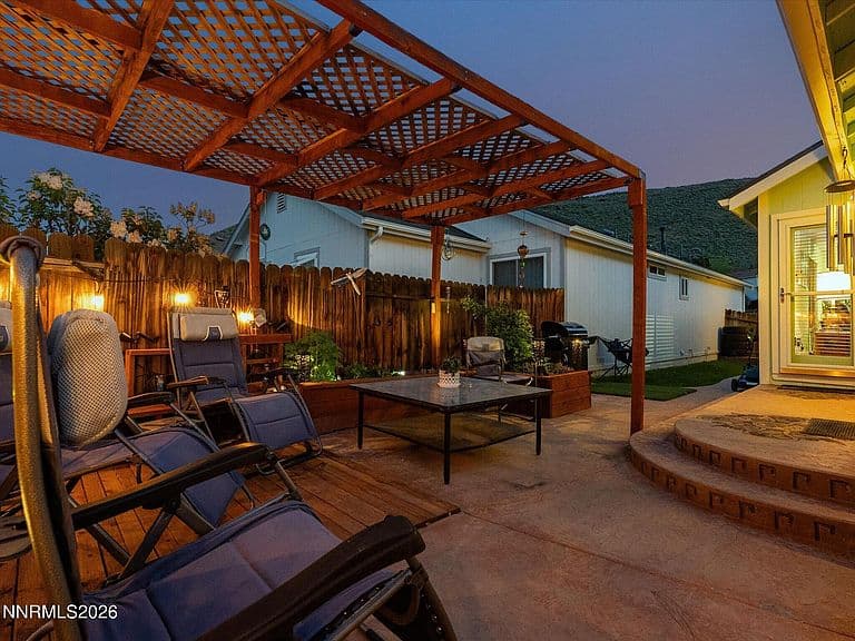 4572 Creekside Cir photo 4