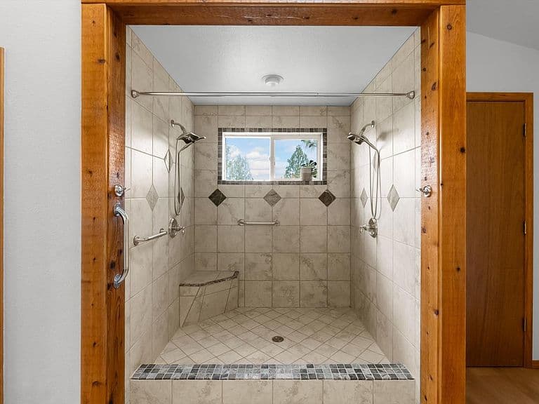 1095 Iron Cap Dr photo 5