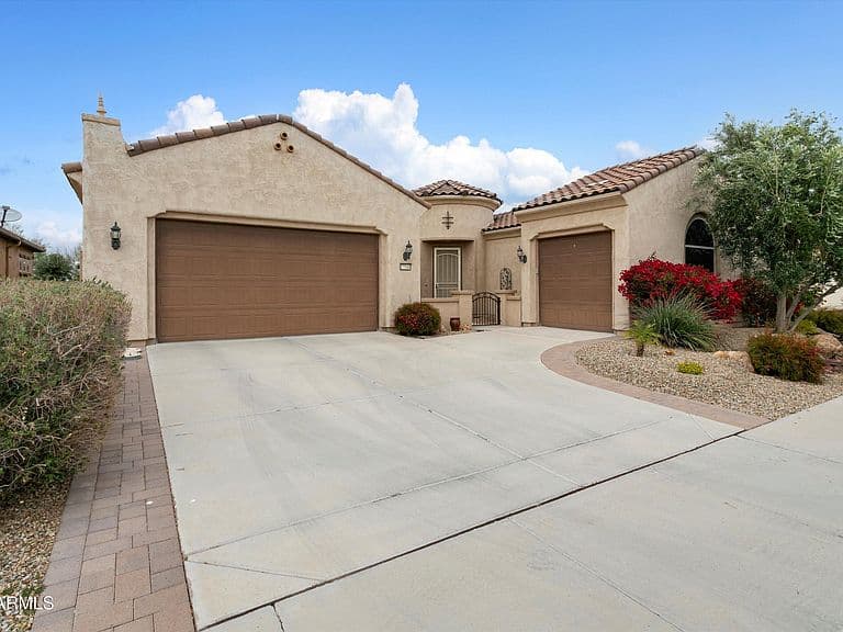 27544 W YUKON Drive photo 1