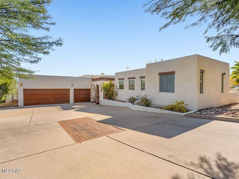 6420 N Regal Manor Dr photo 1
