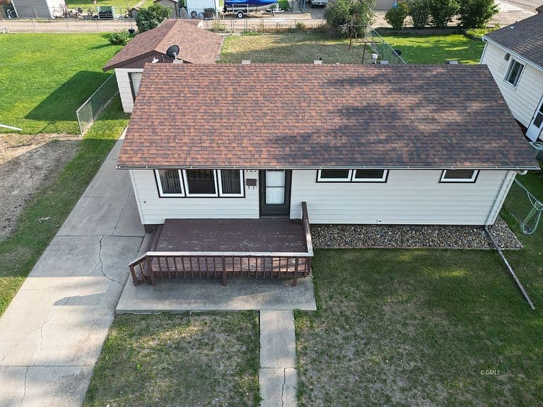 202 Hemlock Ave photo 1