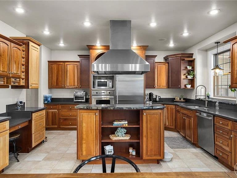 1605 Forest Park Dr photo 5
