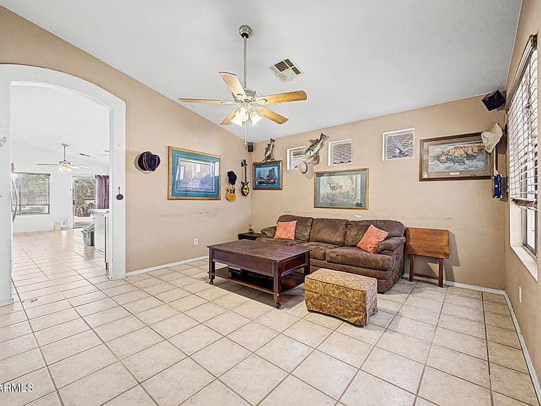 1096 E GRAHAM Lane photo 4