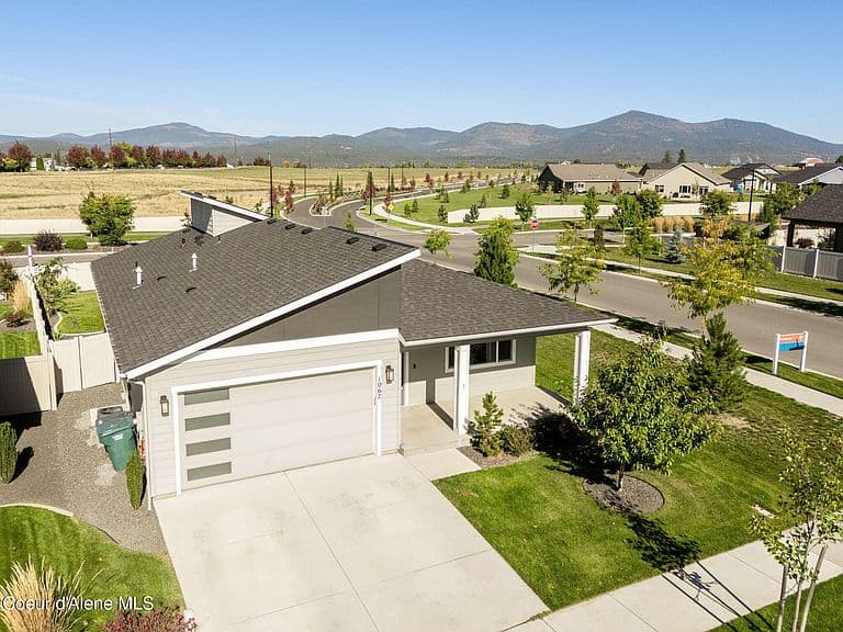 1067 E Percival Ln photo 5