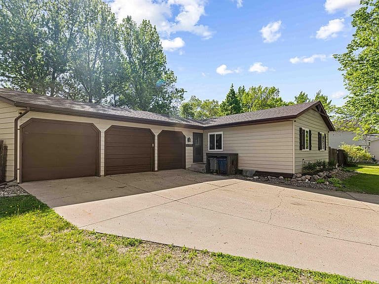 2954 Heatherwood Cir S photo 2