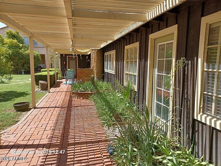 24 E GLENDALE Avenue photo 3