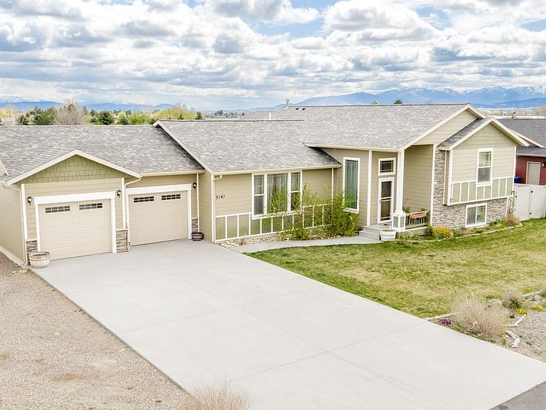 5141 Crescent Moon Dr photo 1