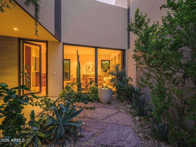1740 E OCOTILLO Road #1 photo 1