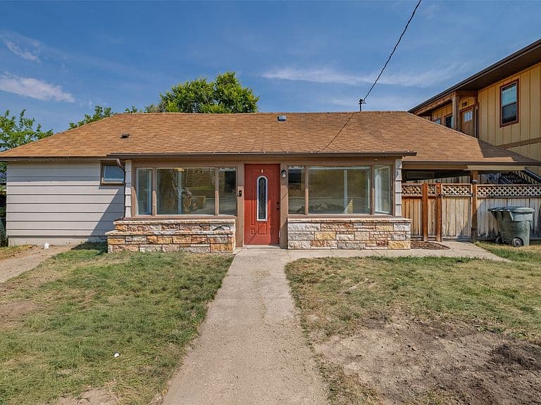326 Pine St photo 1