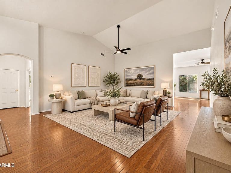 89 E ELGIN Street photo 2
