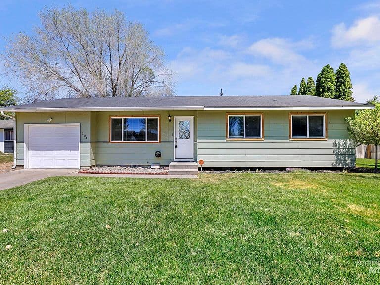 104 Birchwood Cir N photo 1