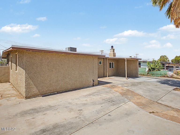 4182 E Valentine St photo 2