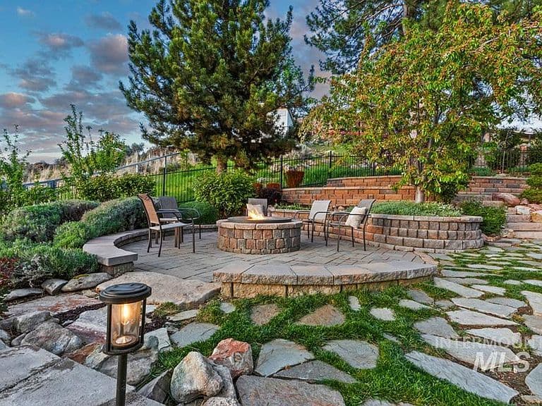 747 N Eastridge Pl photo 3