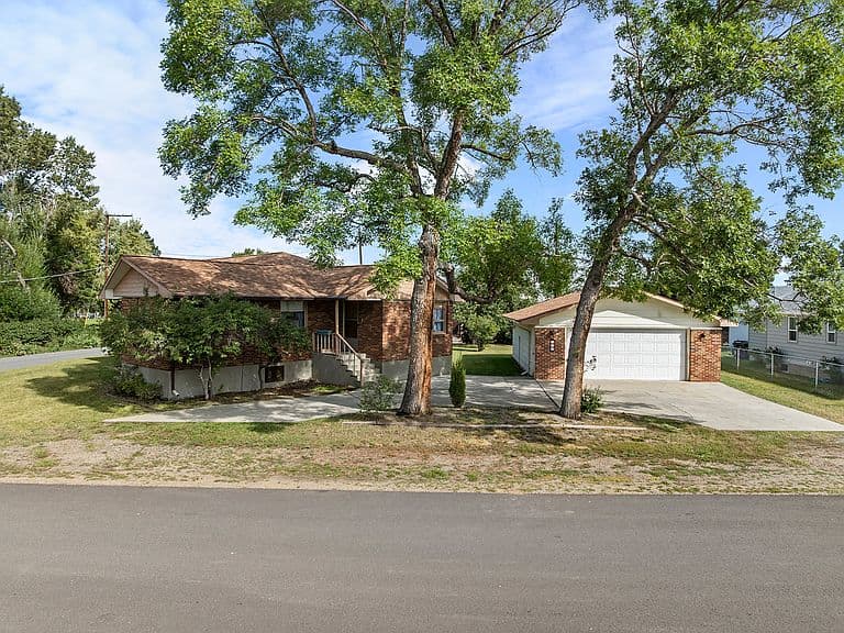 102 E Groschell St photo 1