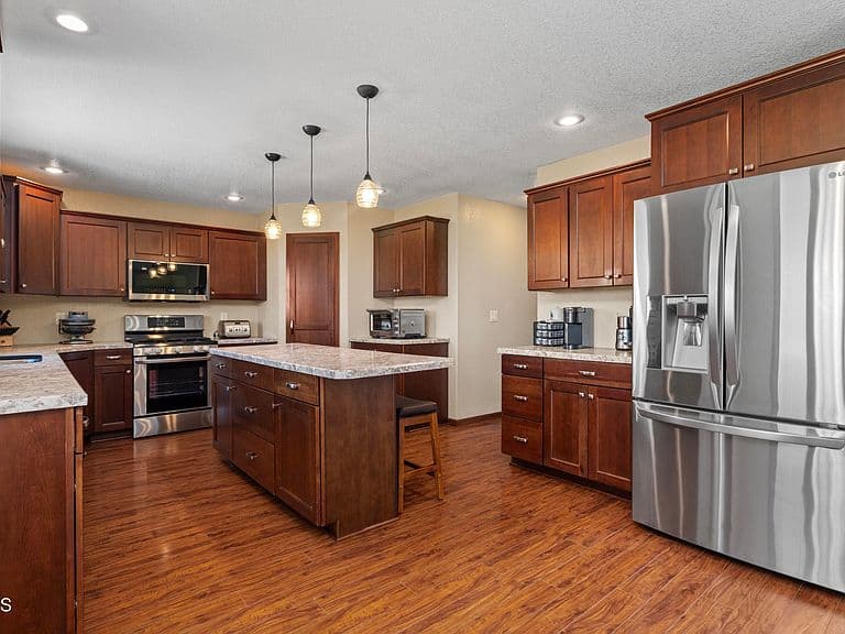 2818 Hogan Dr photo 5