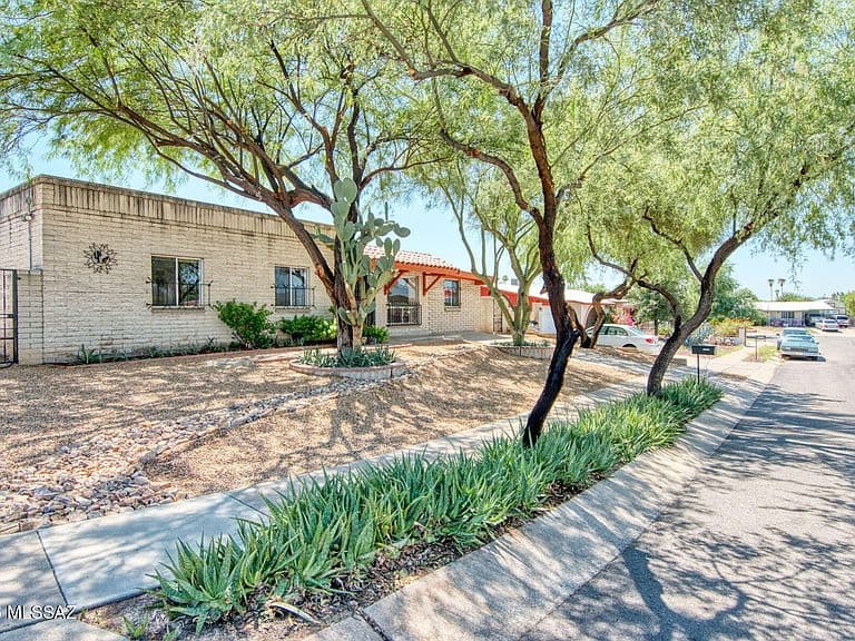 6242 N Carapan Pl photo 3