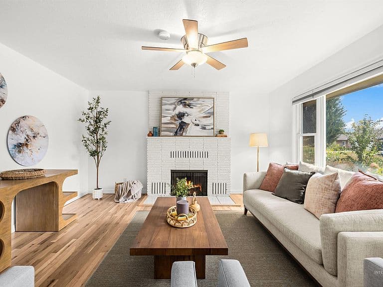 3318 W Camrose Ln photo 2