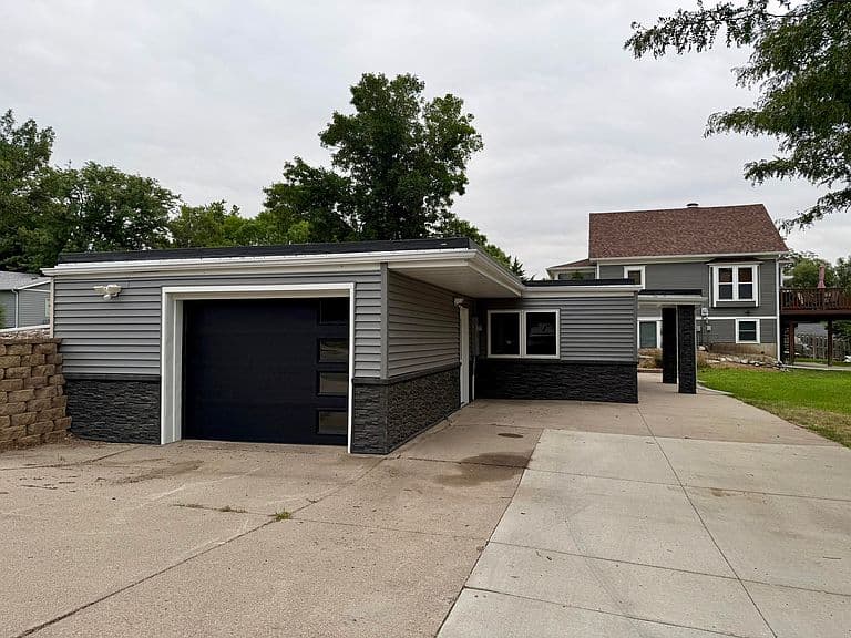 1103 E Park St photo 3