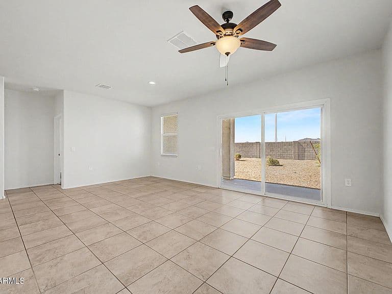 24542 W RAYMOND Street photo 4