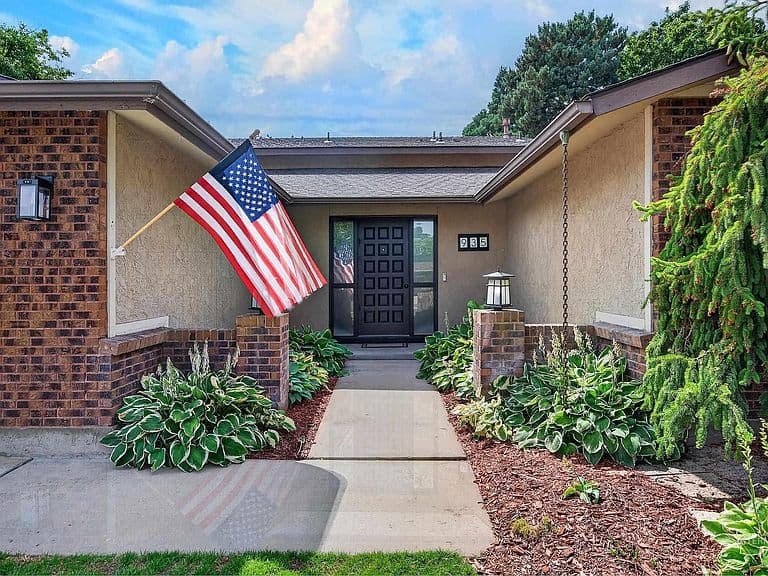 935 E Farrington Dr photo 3