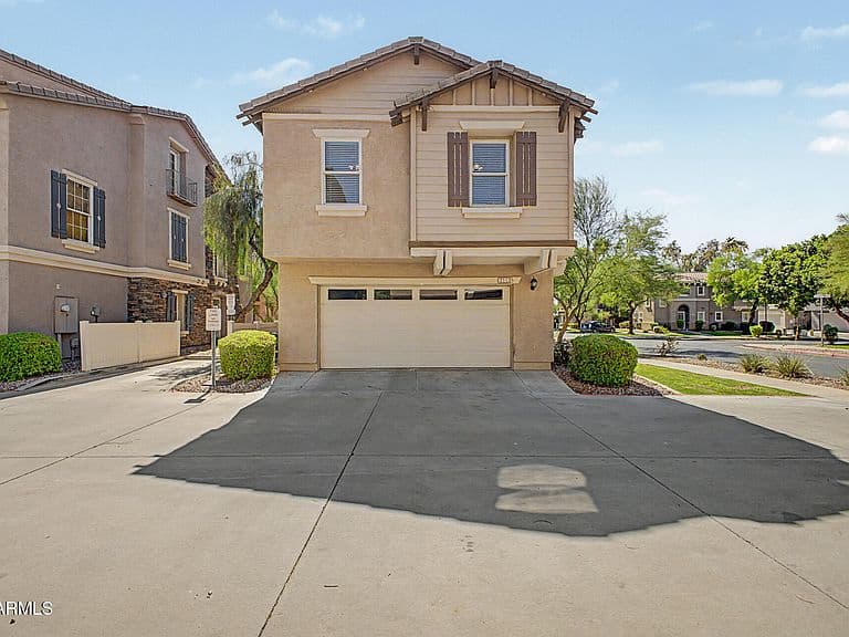 2113 E HUNTINGTON Drive photo 4