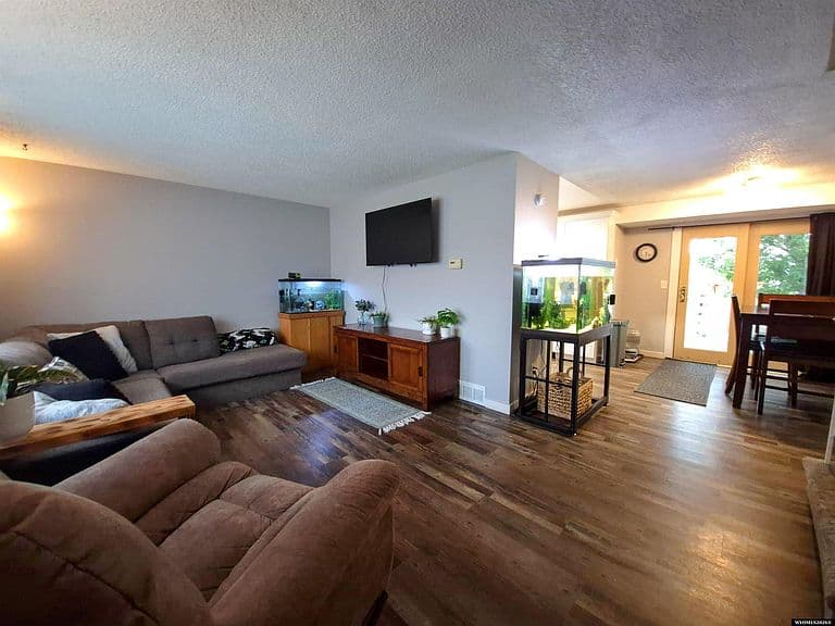 3305 Clyman Dr photo 3