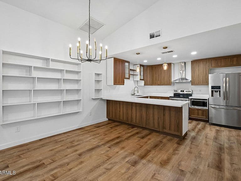 1523 W MISSION Drive photo 3