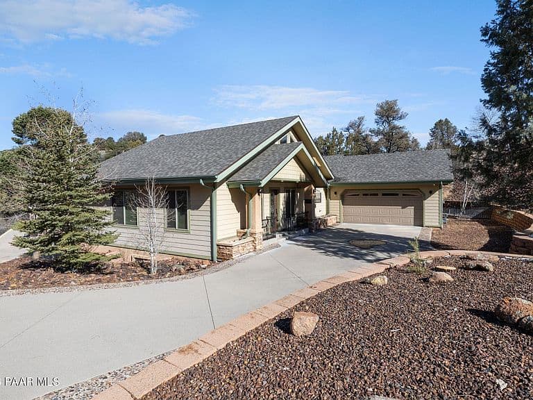 1284 McDonald Dr photo 3