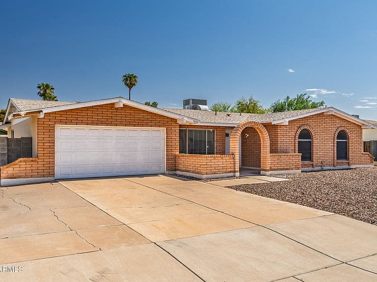 3333 N Carriage Lane photo 2