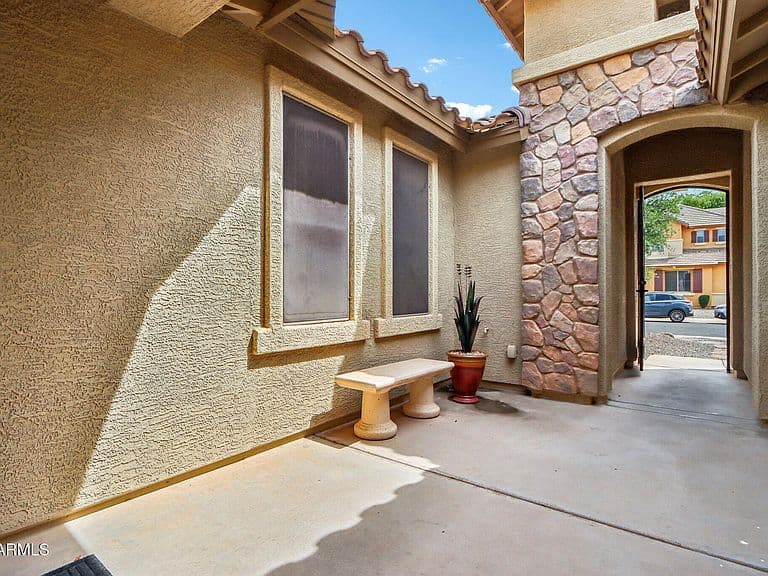 726 E KINGBIRD Drive photo 4
