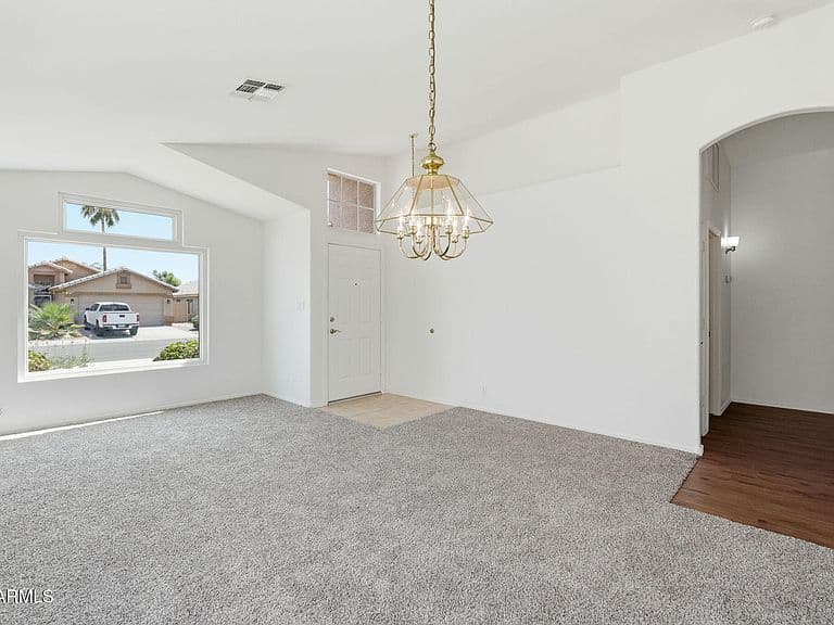 972 E CONSTITUTION Drive photo 4