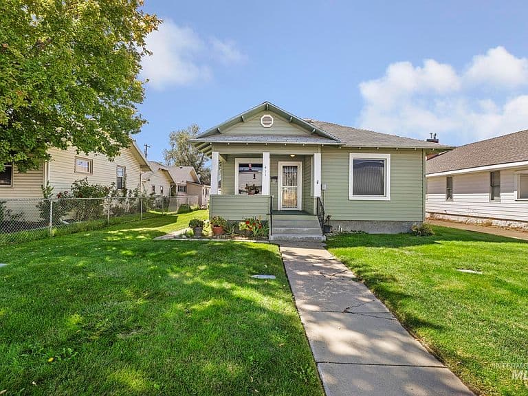 411 2nd Ave W photo 4