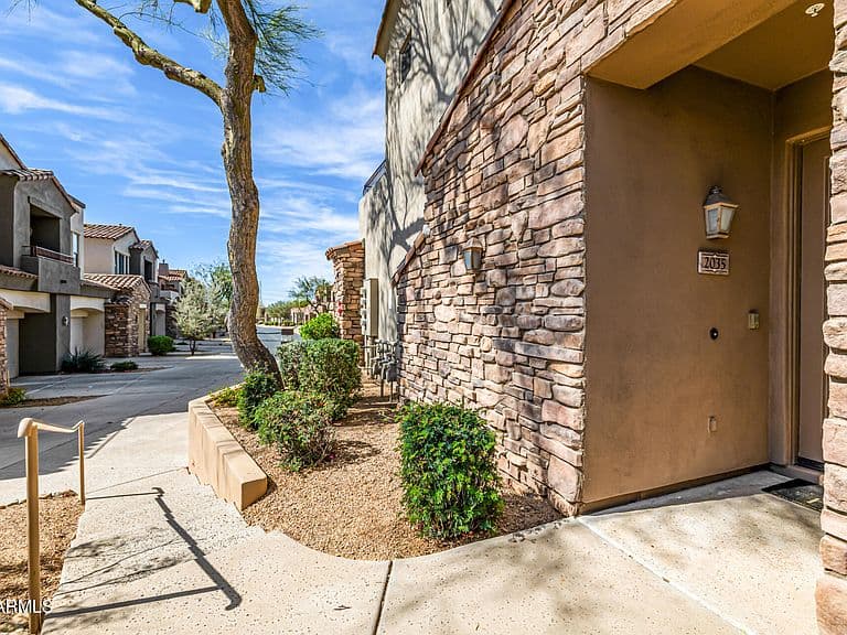 19550 N GRAYHAWK Drive #2035 photo 2
