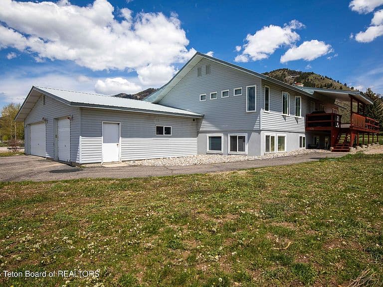 385 Hardman Rd photo 5