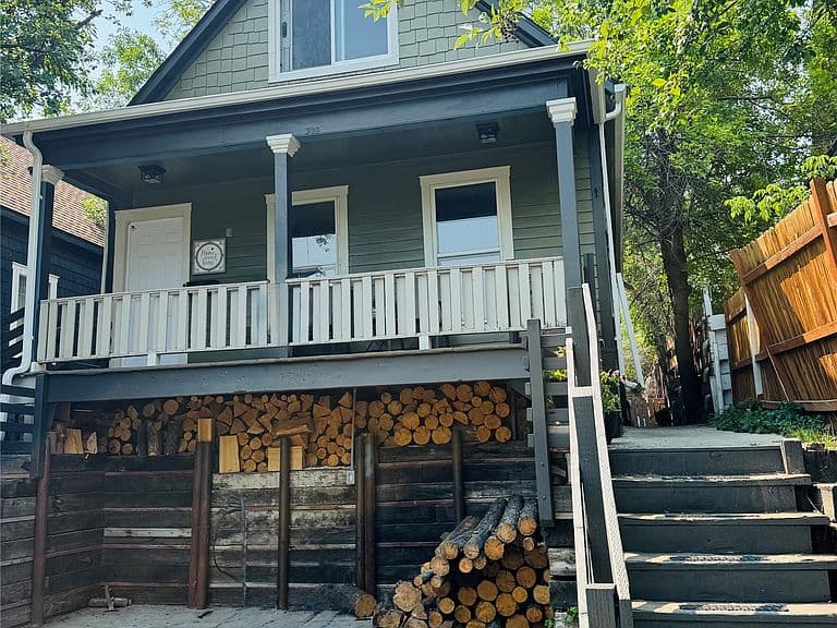 309 E Broadway St photo 2