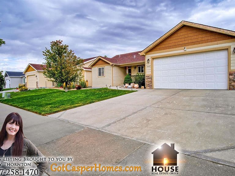 1647 Heathrow Ave photo 2
