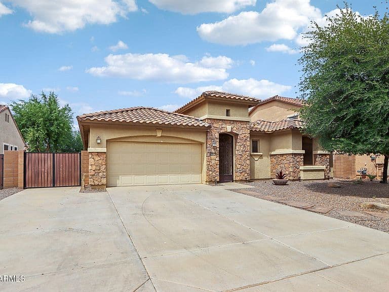 726 E KINGBIRD Drive photo 3