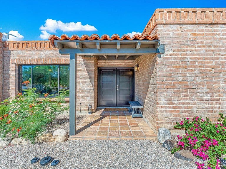 1642 W Calle Tiburon photo 4