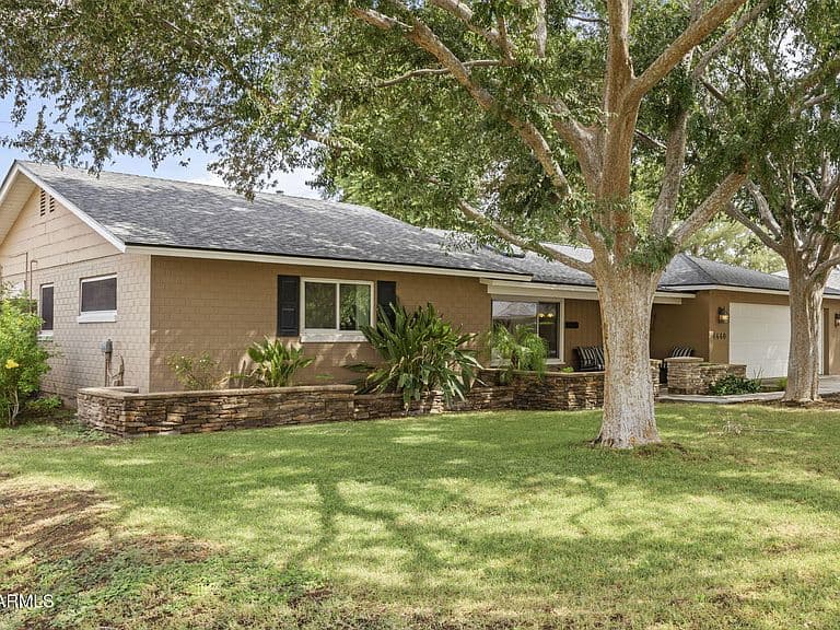 4440 E CLARENDON Avenue photo 3