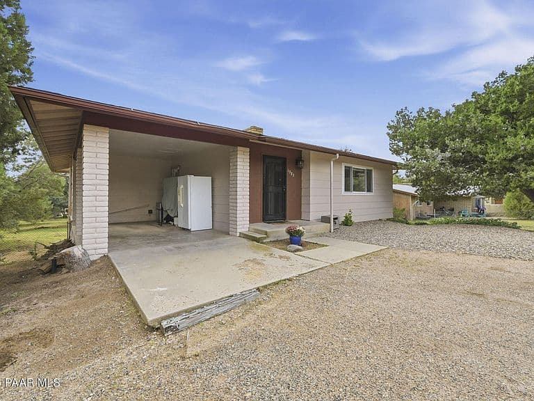 1983 W Kachina Dr photo 2