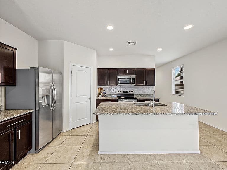 1141 E VIOLA Court photo 3