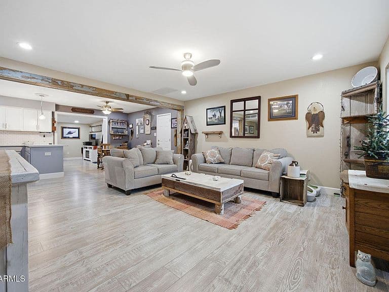 2201 W MEADOW Drive photo 5