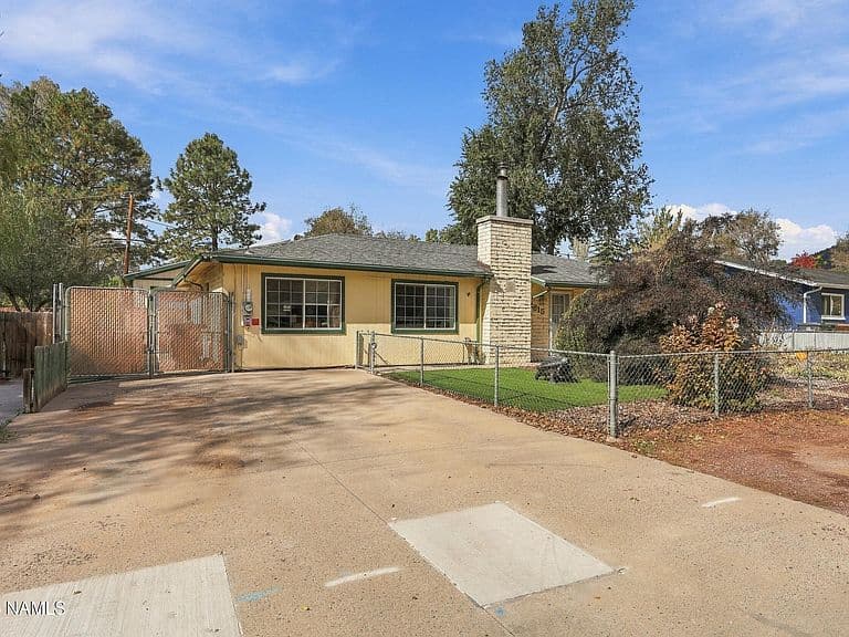 2815 N Tindle Blvd photo 1