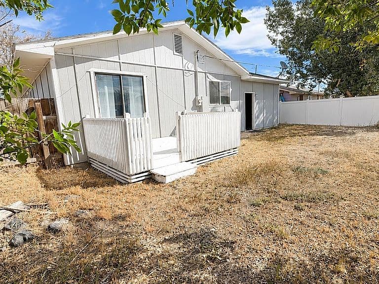2643 Burton Ave photo 4