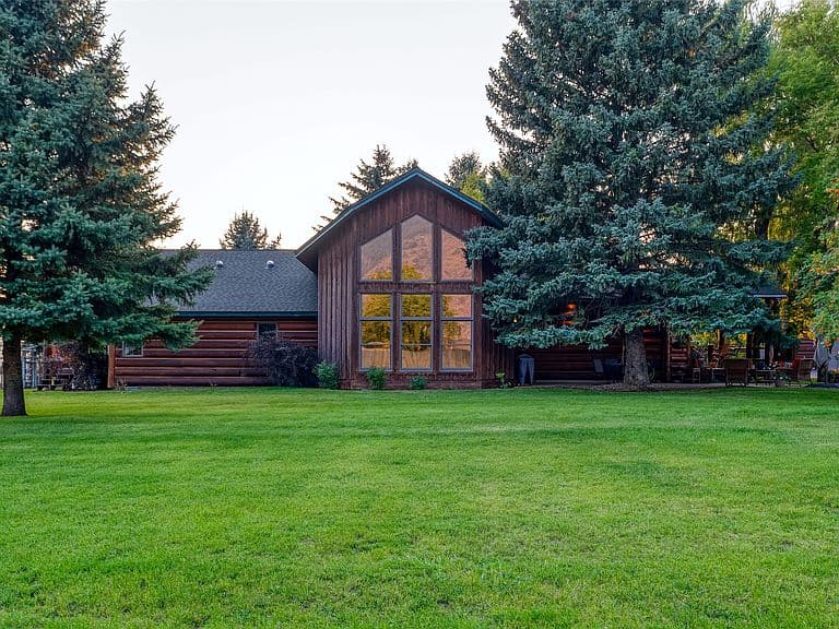 556 Windy Acres Dr photo 3