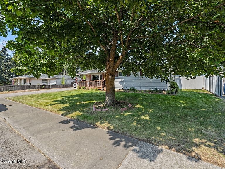 316 W Montgomery Pl photo 3
