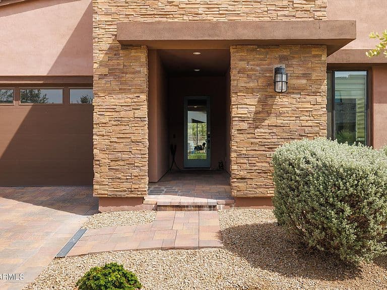 930 E PASEO Way photo 3
