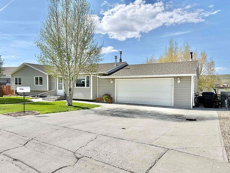1410 Coulson Ave photo 3