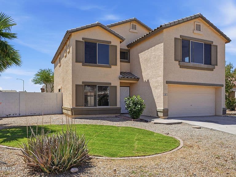 221 E INGLEWOOD Street photo 4