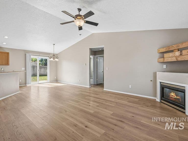 1716 W Plum Ct photo 3